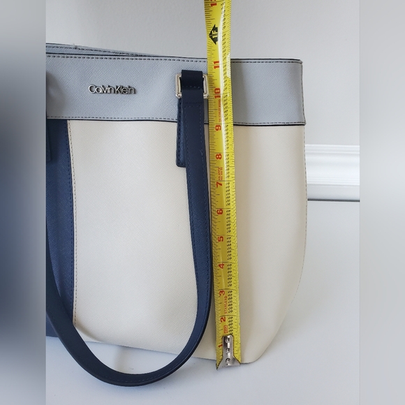 Calvin Klein tote bag. - Picture 12 of 16